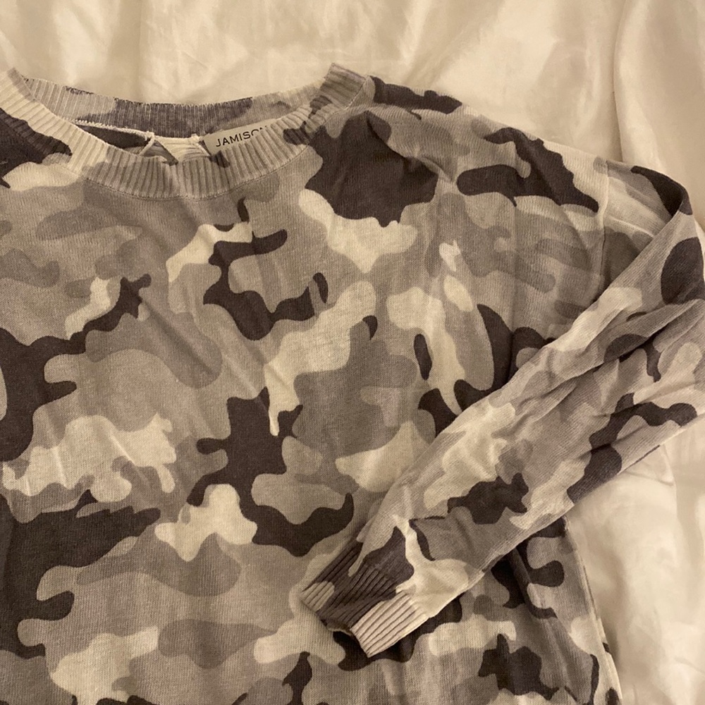 Camo open back Sweater